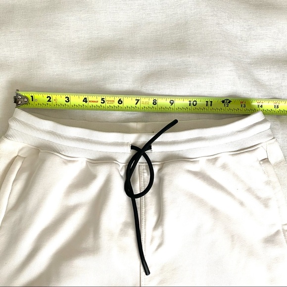 FABLETICS The Courtside French Terry Short Bone - Picture 9 of 16